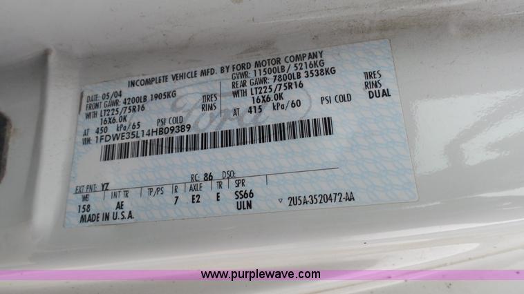 image for item J6263 2004 Ford E350 box truck