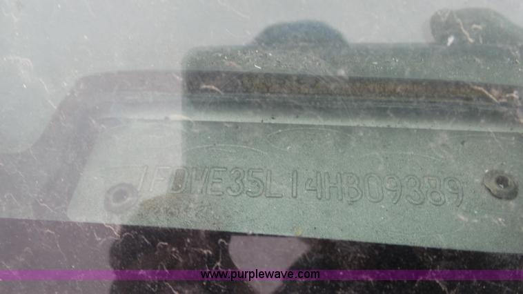 image for item J6263 2004 Ford E350 box truck