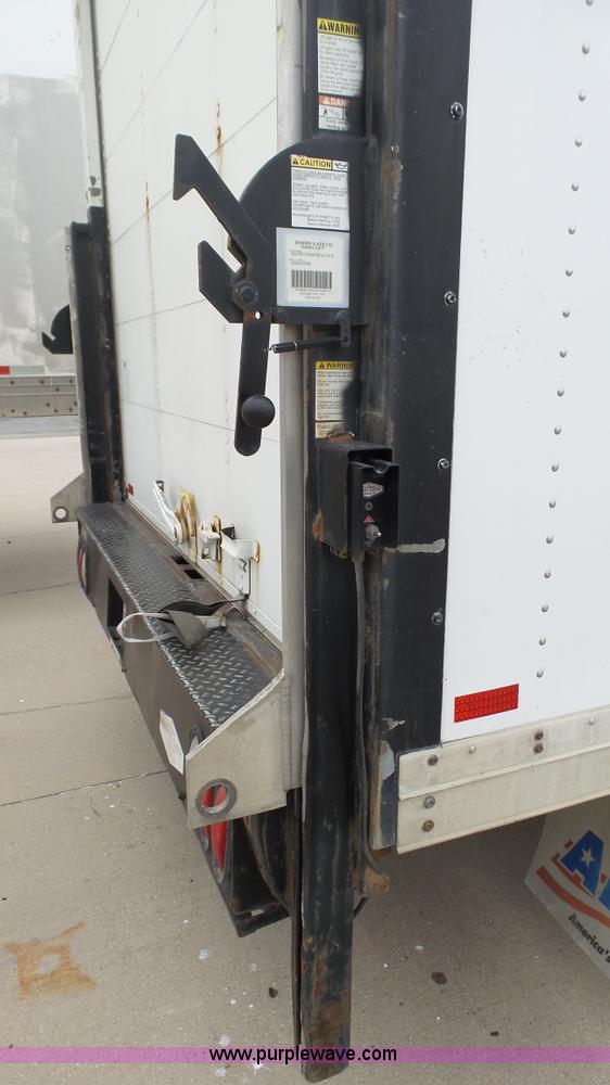 image for item J6263 2004 Ford E350 box truck