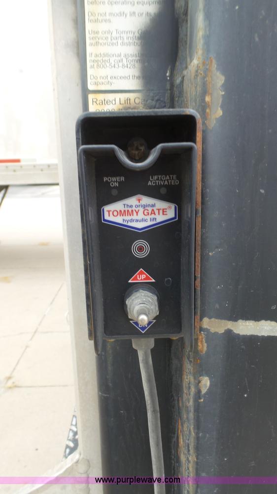 image for item J6263 2004 Ford E350 box truck