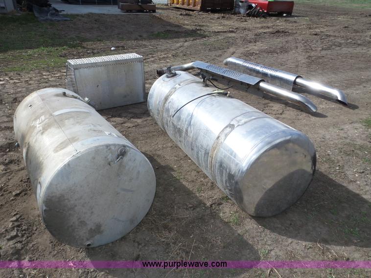 image for item J8944 Assorted truck accessories