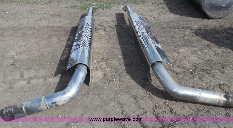 image for item J8944 Assorted truck accessories