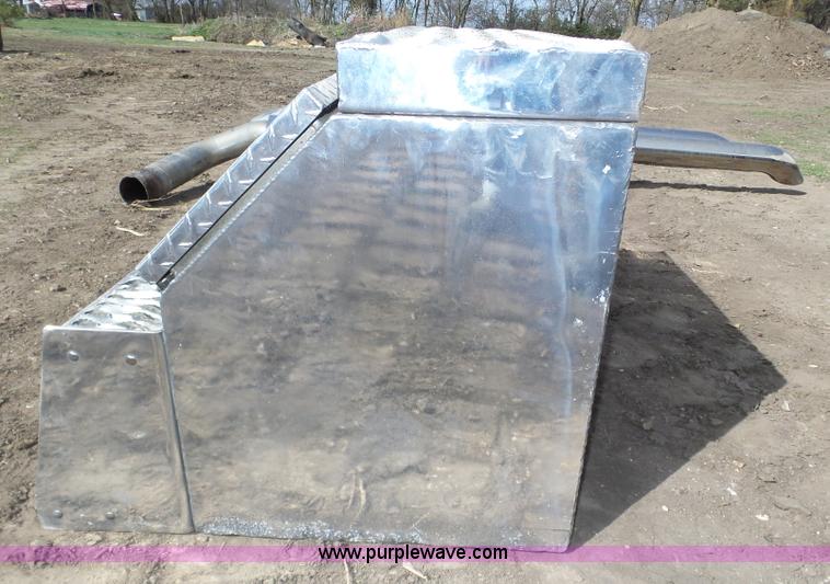 image for item J8944 Assorted truck accessories