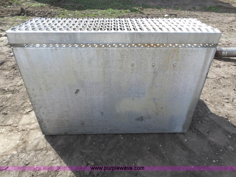 image for item J8944 Assorted truck accessories