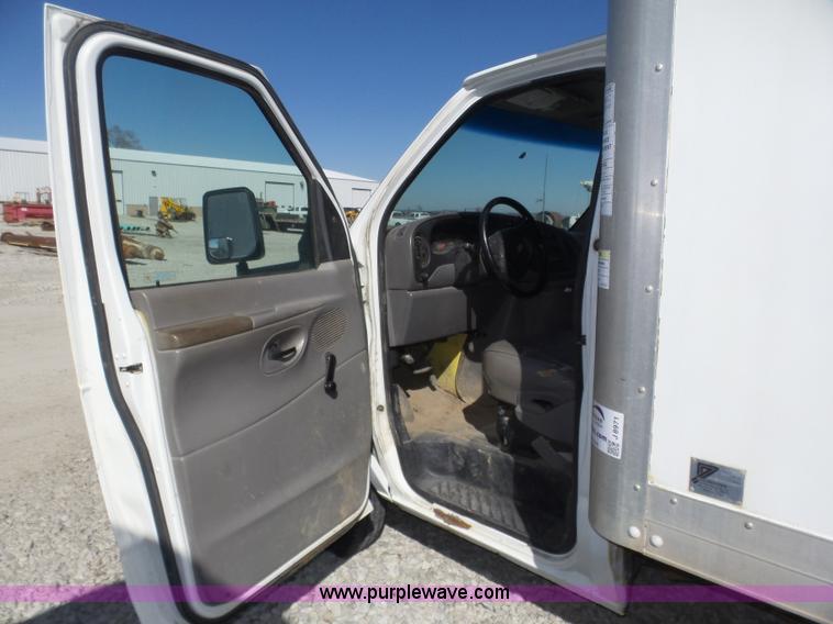 image for item J8971 1998 Ford Econoline E350 box truck