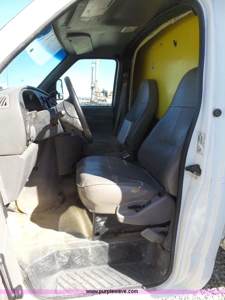 image for item J8971 1998 Ford Econoline E350 box truck