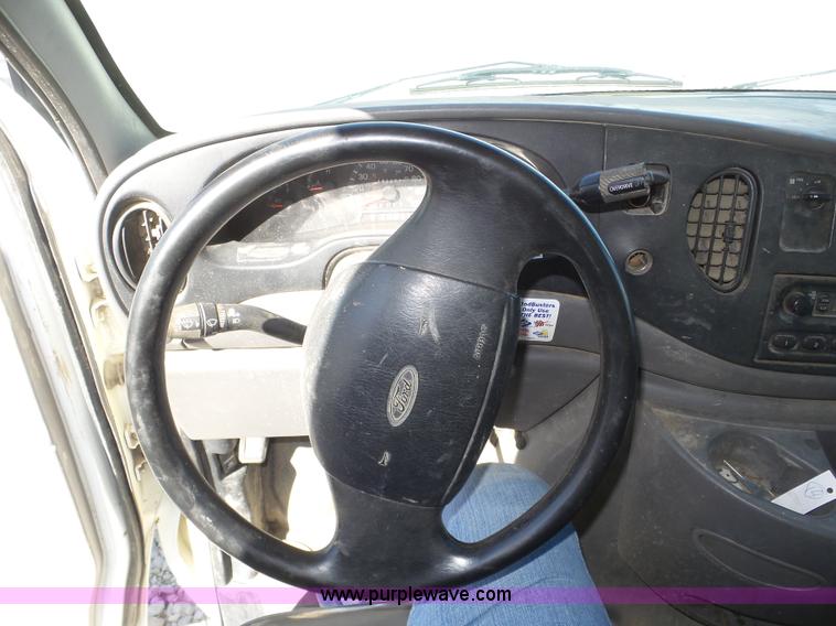 image for item J8971 1998 Ford Econoline E350 box truck