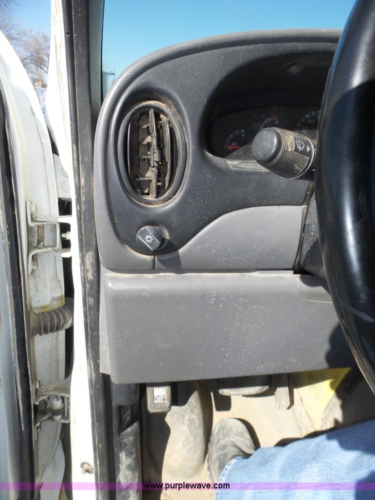 image for item J8971 1998 Ford Econoline E350 box truck