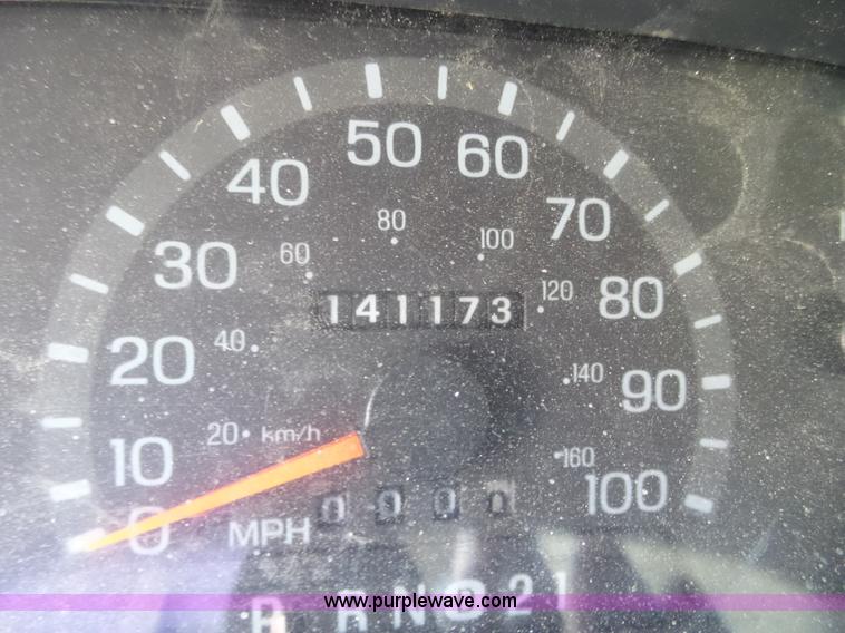 image for item J8971 1998 Ford Econoline E350 box truck