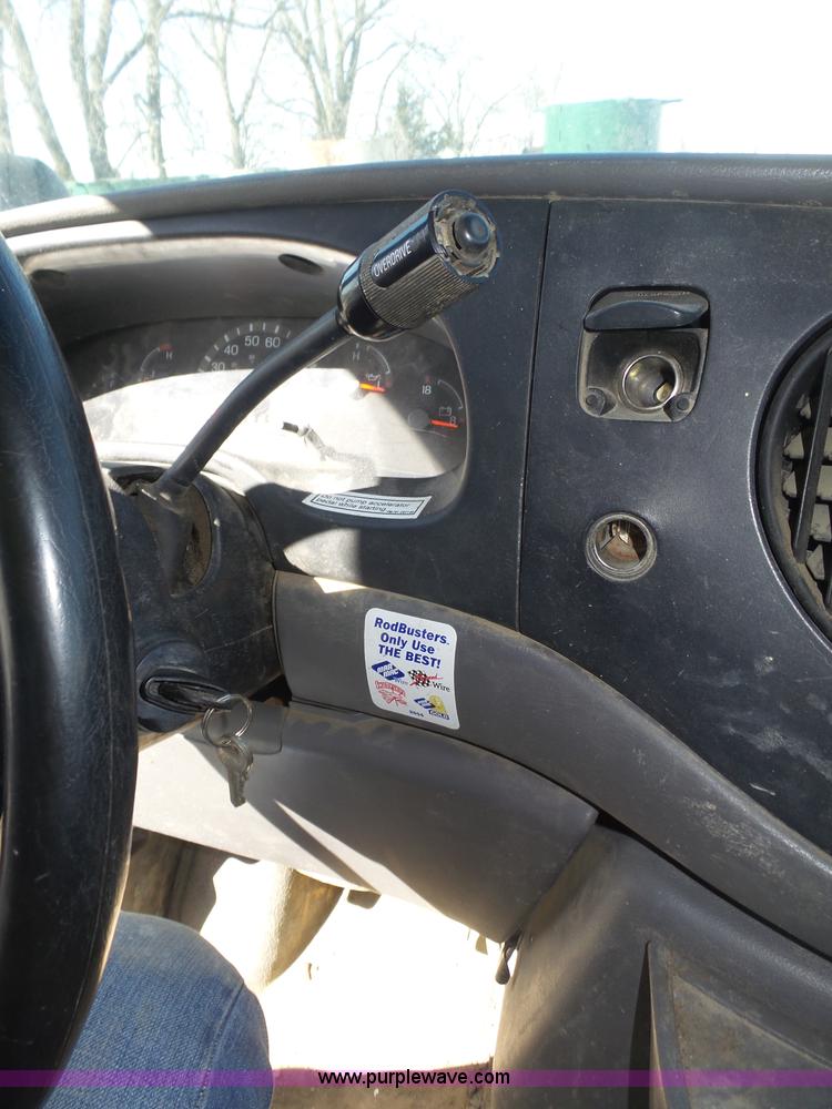 image for item J8971 1998 Ford Econoline E350 box truck