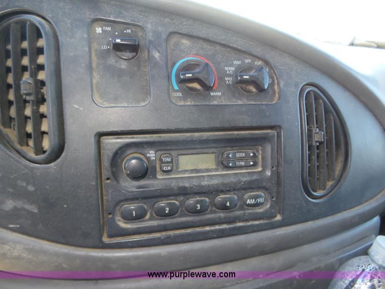 image for item J8971 1998 Ford Econoline E350 box truck