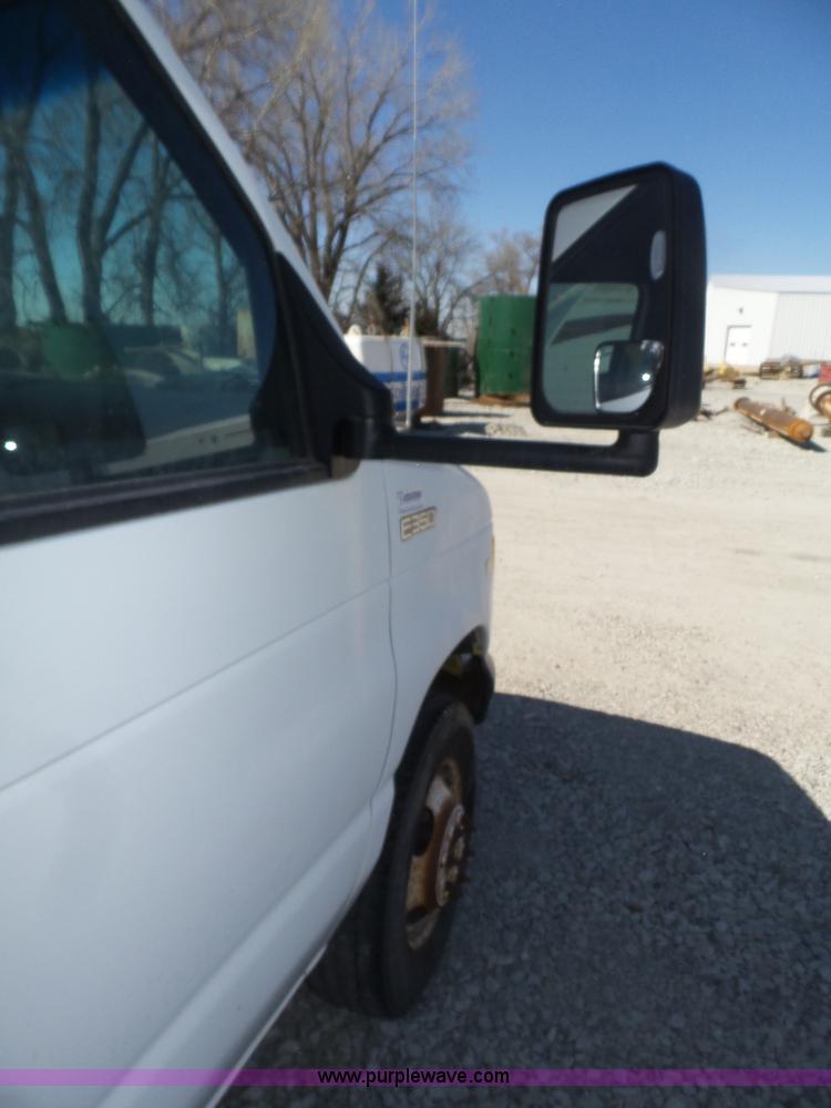 image for item J8971 1998 Ford Econoline E350 box truck