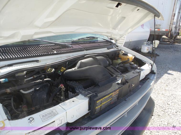 image for item J8971 1998 Ford Econoline E350 box truck