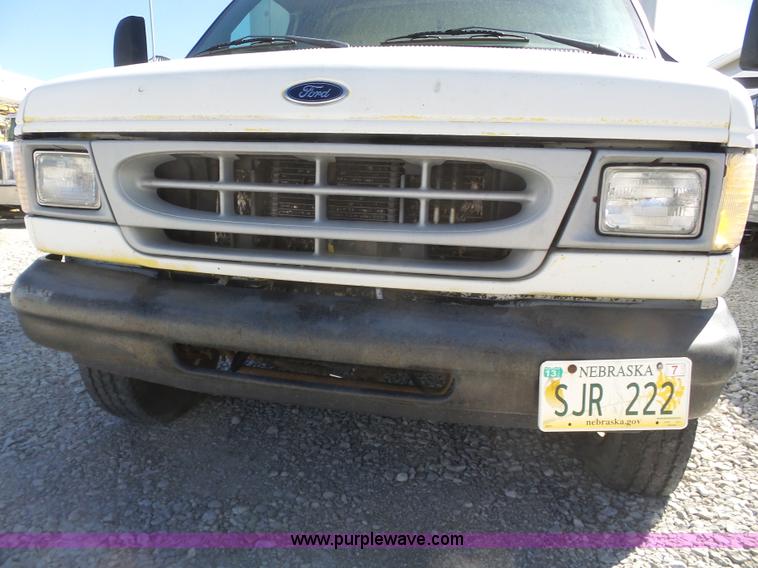 image for item J8971 1998 Ford Econoline E350 box truck