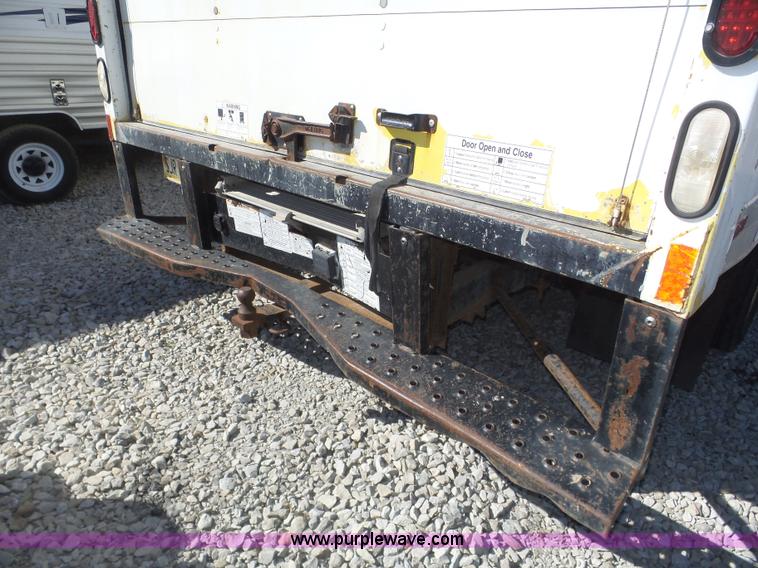 image for item J8971 1998 Ford Econoline E350 box truck