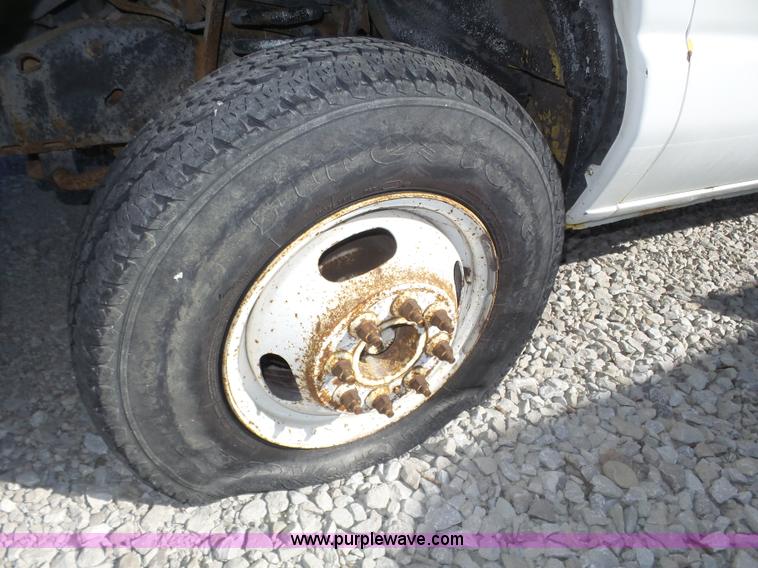 image for item J8971 1998 Ford Econoline E350 box truck