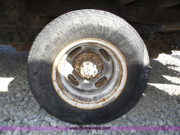 image for item J8971 1998 Ford Econoline E350 box truck