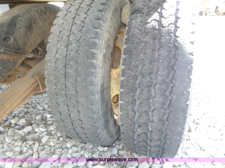 image for item J8971 1998 Ford Econoline E350 box truck