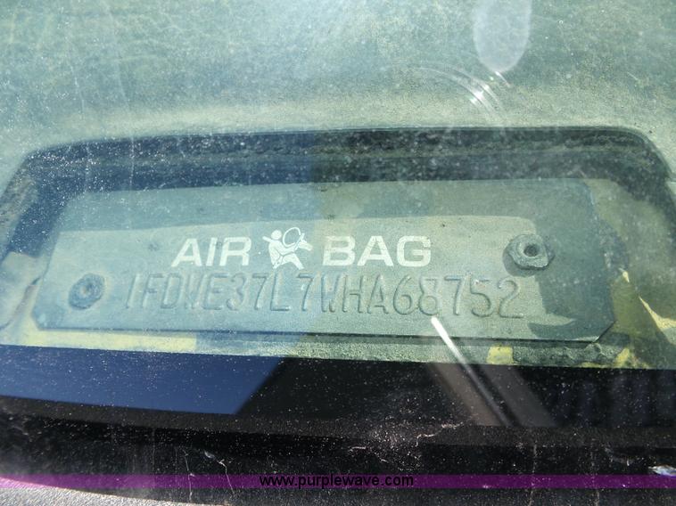 image for item J8971 1998 Ford Econoline E350 box truck