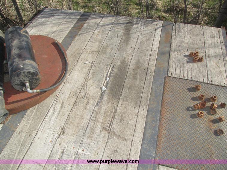 image for item J8973 1998 Kaylen/Siebeet KDP-80 equipment trailer