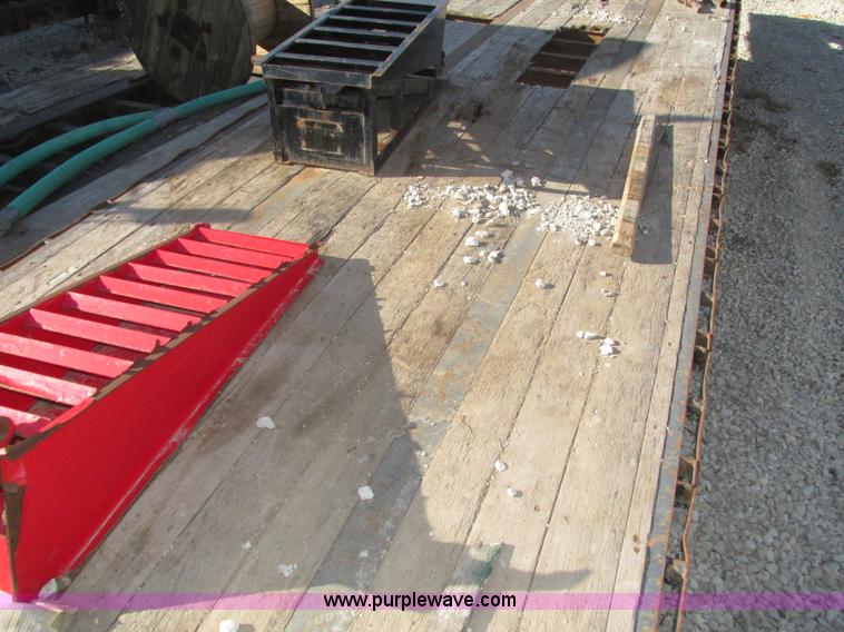 image for item J8973 1998 Kaylen/Siebeet KDP-80 equipment trailer