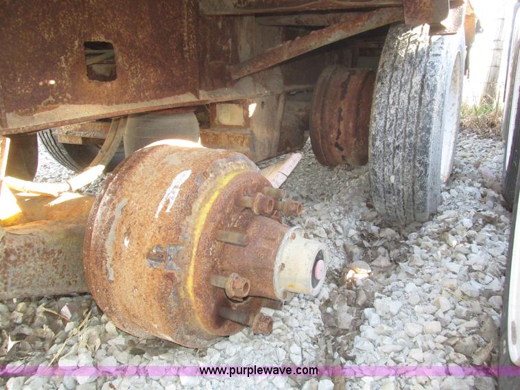 image for item J8973 1998 Kaylen/Siebeet KDP-80 equipment trailer