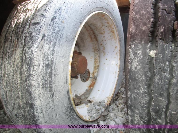 image for item J8973 1998 Kaylen/Siebeet KDP-80 equipment trailer