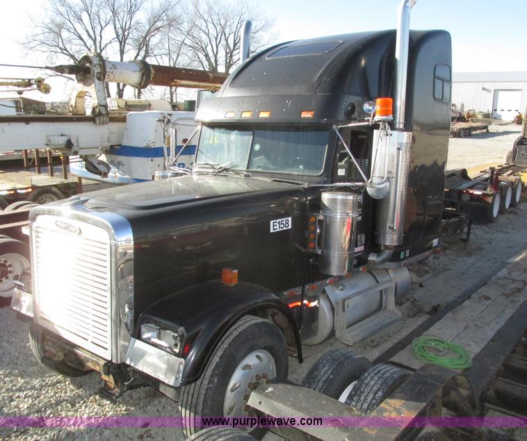 image for item J8974 1998 Freightliner FLD semi truck