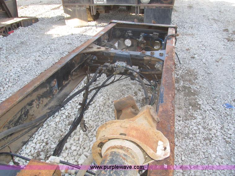 image for item J8974 1998 Freightliner FLD semi truck