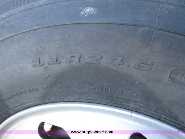 image for item J8974 1998 Freightliner FLD semi truck