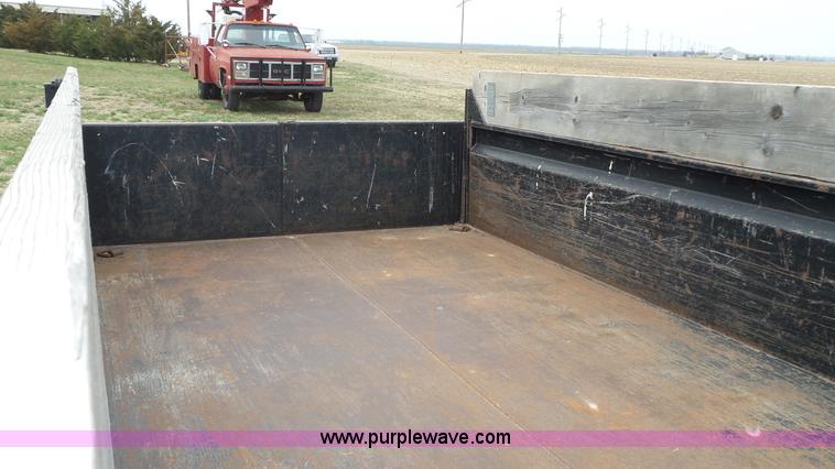 image for item J8997 2007 Travalong dump trailer