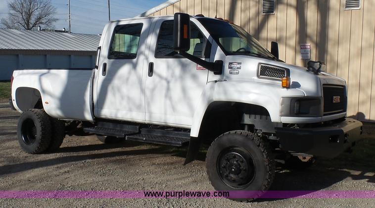 image for item K4291 2009 GMC C5500 Crew Cab truck