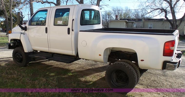 image for item K4291 2009 GMC C5500 Crew Cab truck