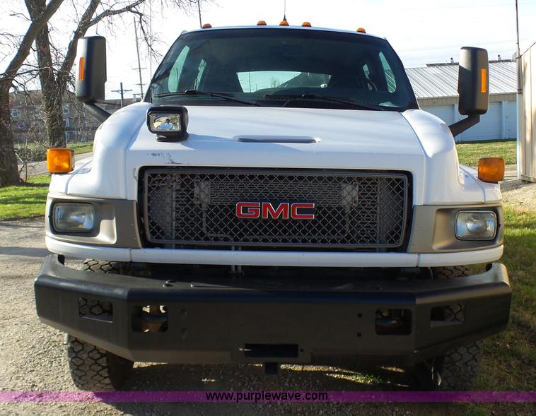 image for item K4291 2009 GMC C5500 Crew Cab truck
