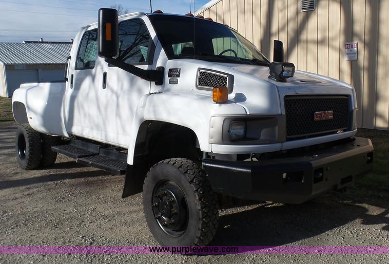image for item K4291 2009 GMC C5500 Crew Cab truck