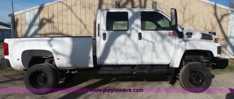 image for item K4291 2009 GMC C5500 Crew Cab truck