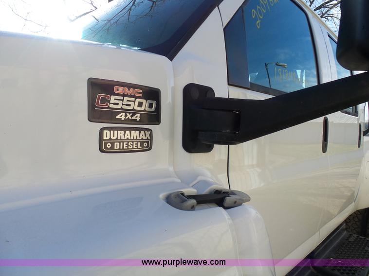 image for item K4291 2009 GMC C5500 Crew Cab truck