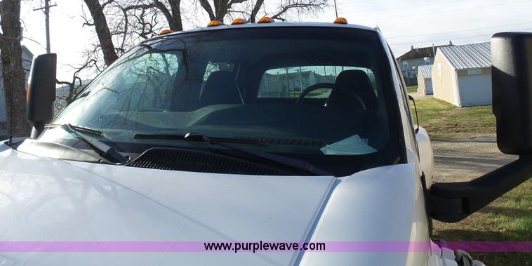 image for item K4291 2009 GMC C5500 Crew Cab truck