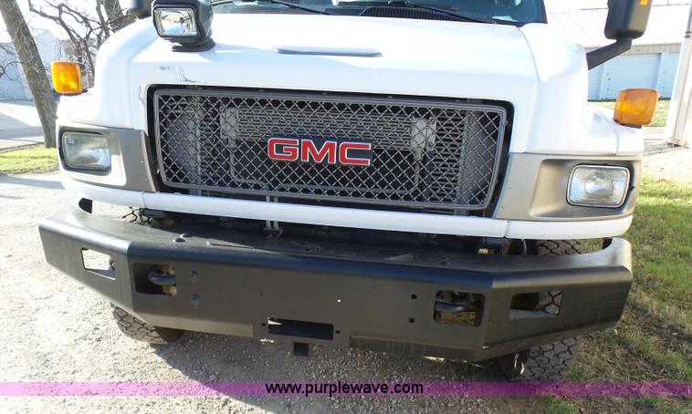 image for item K4291 2009 GMC C5500 Crew Cab truck