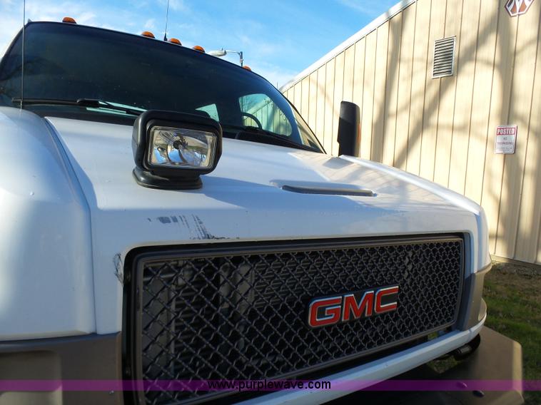 image for item K4291 2009 GMC C5500 Crew Cab truck