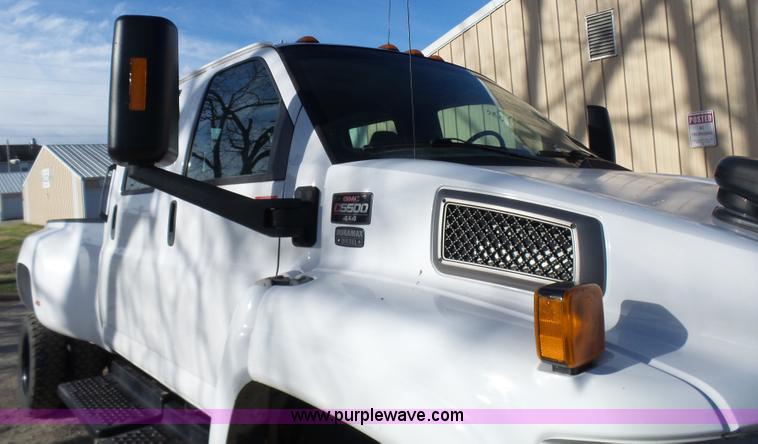 image for item K4291 2009 GMC C5500 Crew Cab truck