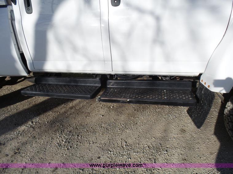 image for item K4291 2009 GMC C5500 Crew Cab truck