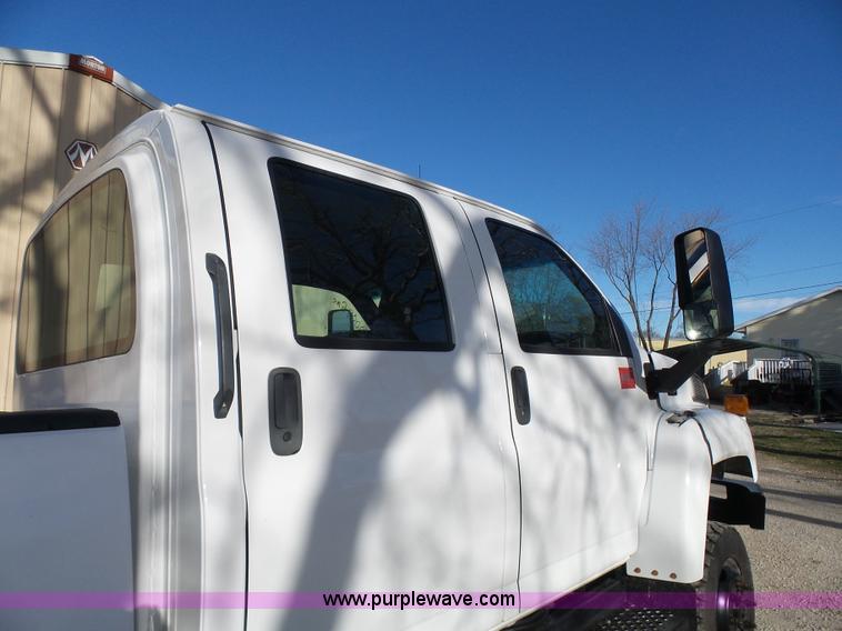image for item K4291 2009 GMC C5500 Crew Cab truck