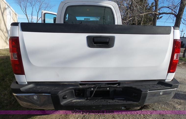 image for item K4291 2009 GMC C5500 Crew Cab truck