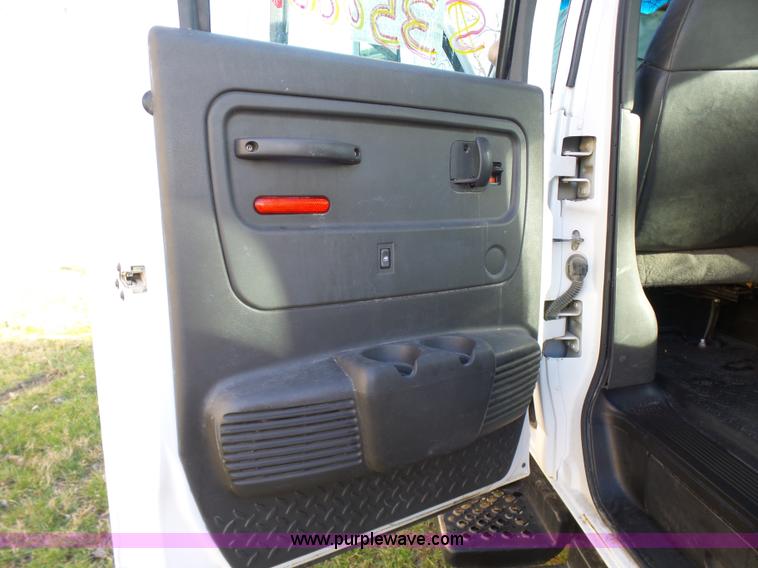 image for item K4291 2009 GMC C5500 Crew Cab truck