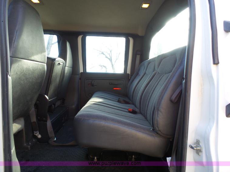 image for item K4291 2009 GMC C5500 Crew Cab truck