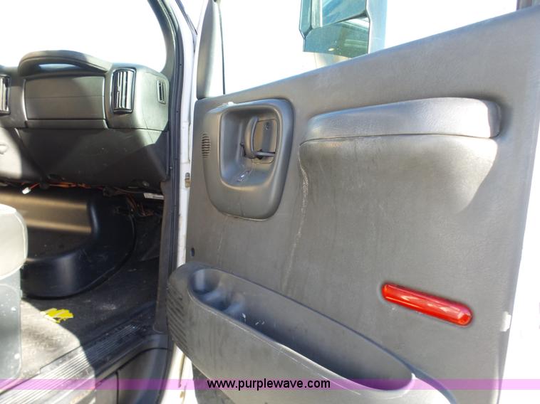 image for item K4291 2009 GMC C5500 Crew Cab truck