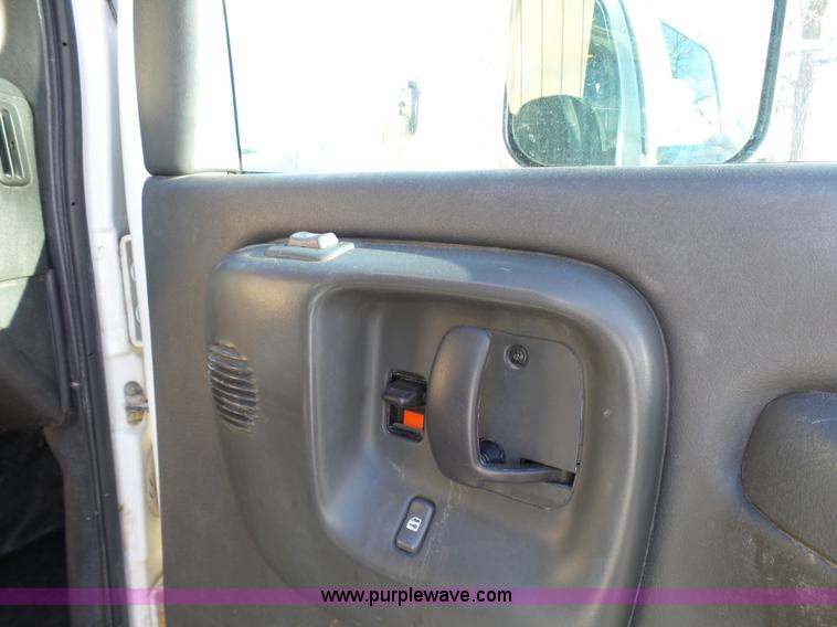 image for item K4291 2009 GMC C5500 Crew Cab truck