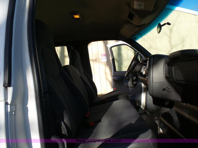 image for item K4291 2009 GMC C5500 Crew Cab truck