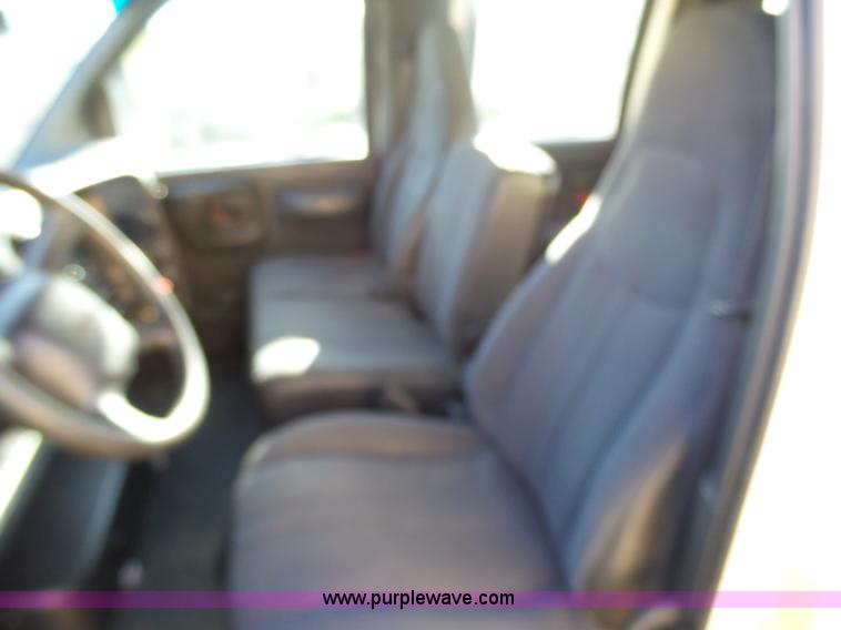 image for item K4291 2009 GMC C5500 Crew Cab truck